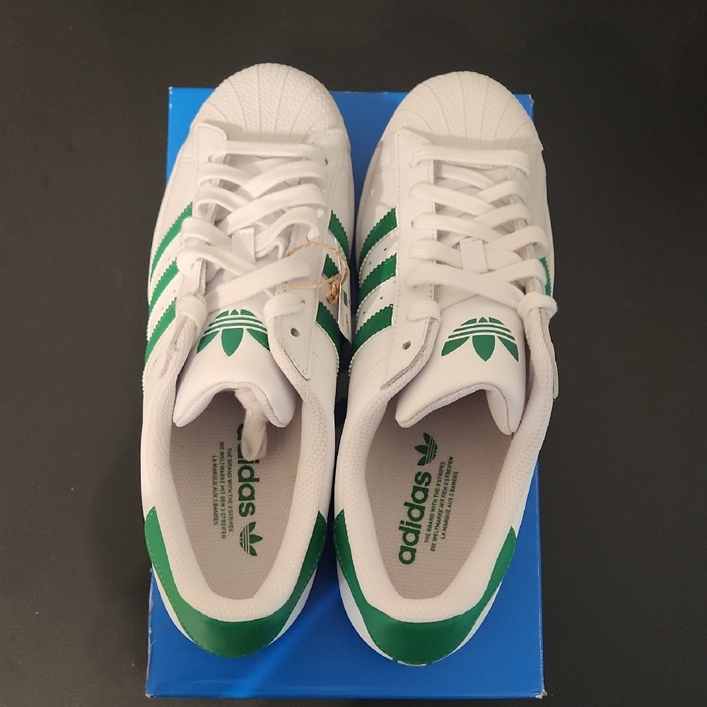 Adidas Classic White and Green Sneakers - Picture 6 of 8